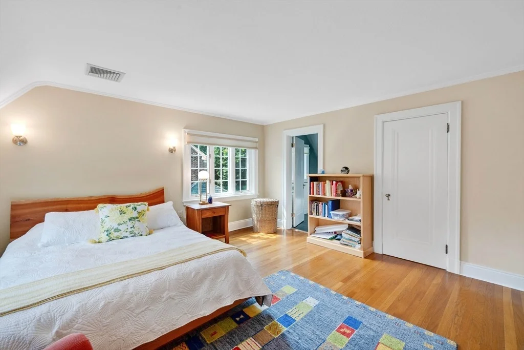 Photo of 44 Meadowbrook Rd