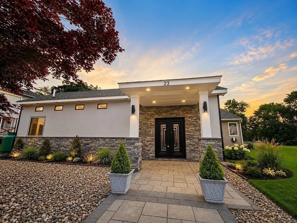 Photo of 23 Cove Rd