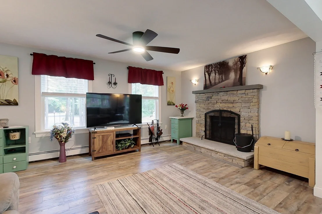 Photo of 135 Lowell Rd