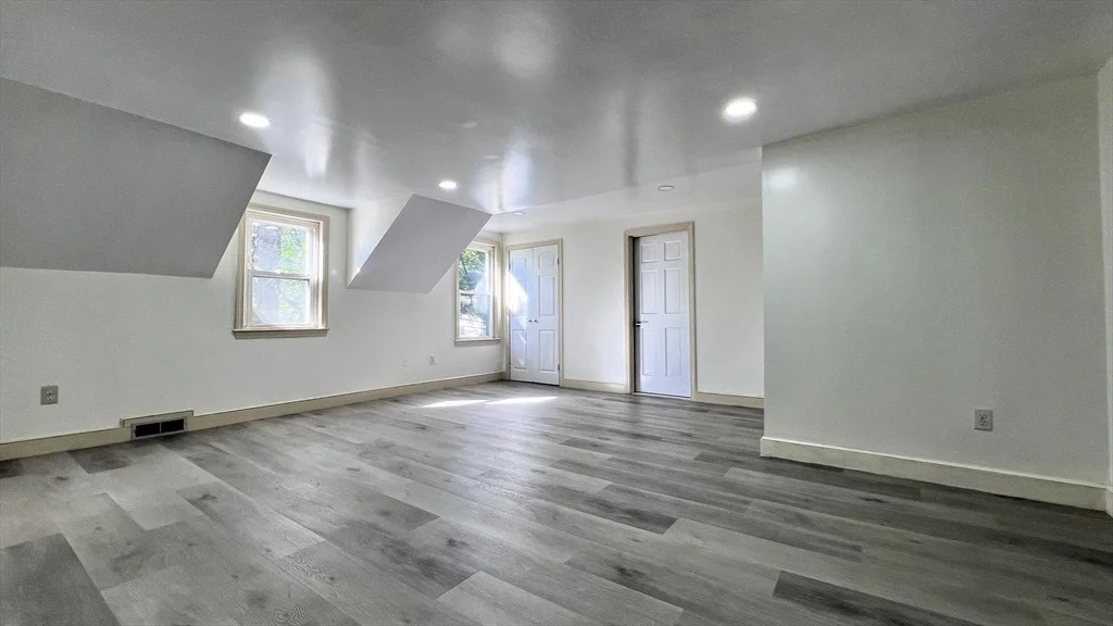 Photo of 6 Oakland Circle