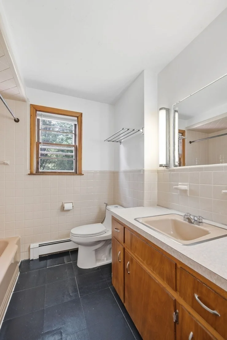 Photo of 84 Oak Street