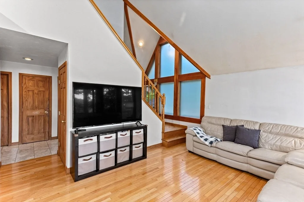 Photo of 32 Pineview Ter