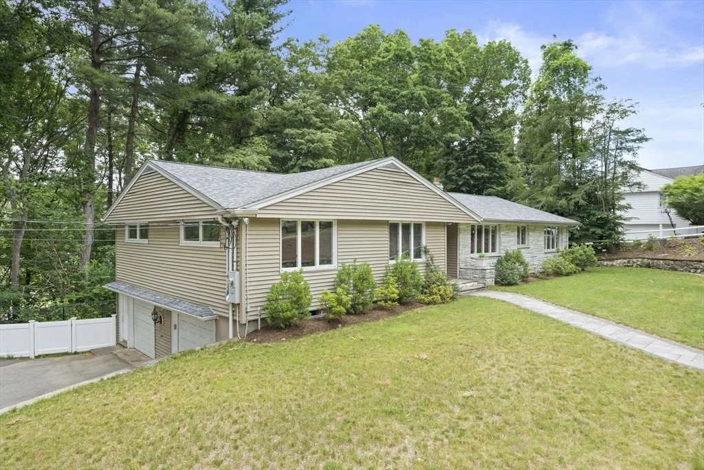 Photo of 41 Algonquin Rd