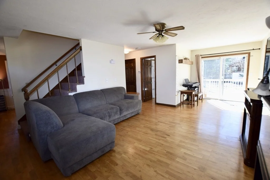 Photo of 4 May Ave.