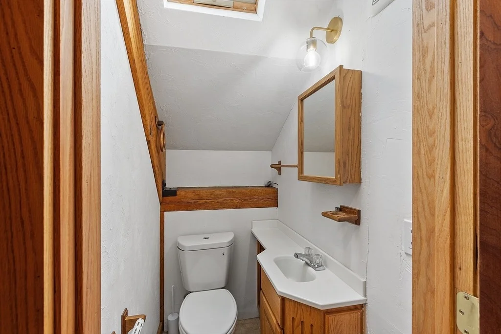 Photo of 102 Lyons Hill Rd