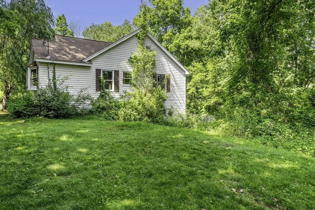 Photo of 800 Town Farm Rd