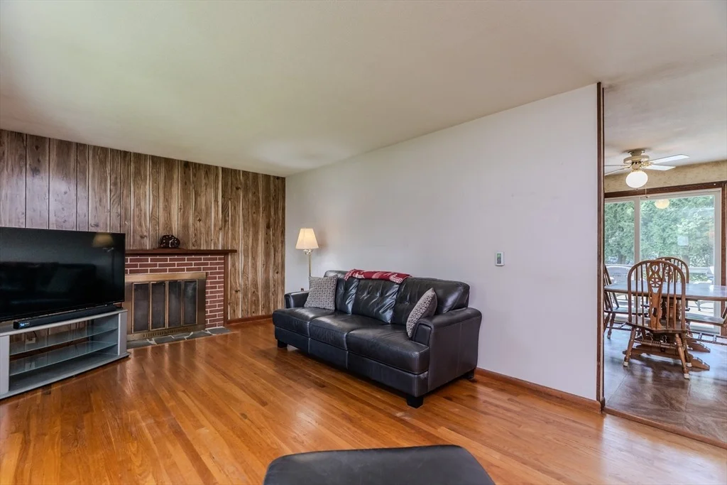 Photo of 8 Meadowbrook Dr