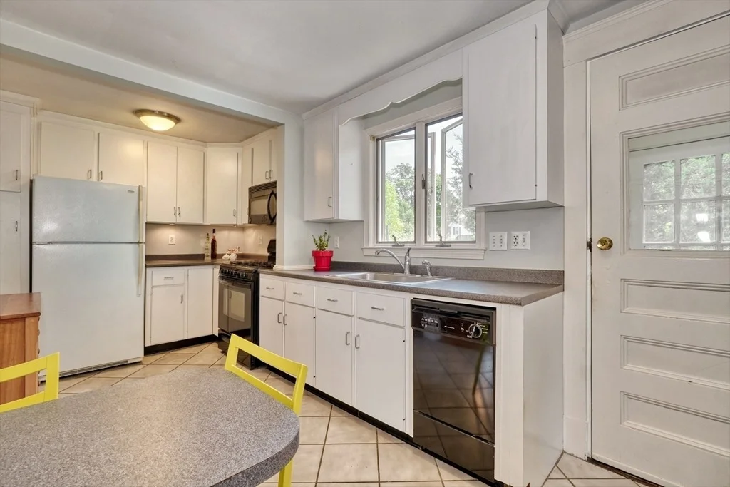 Photo of 17 Old Brook Cir