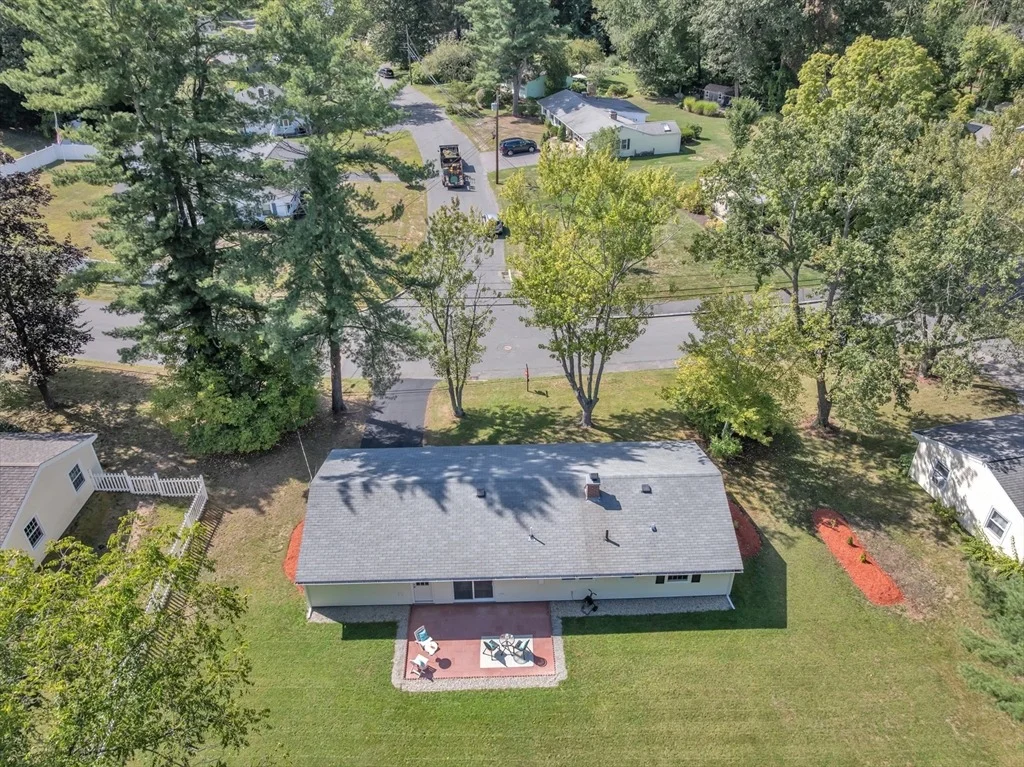 Photo of 33 Ruthellen Rd