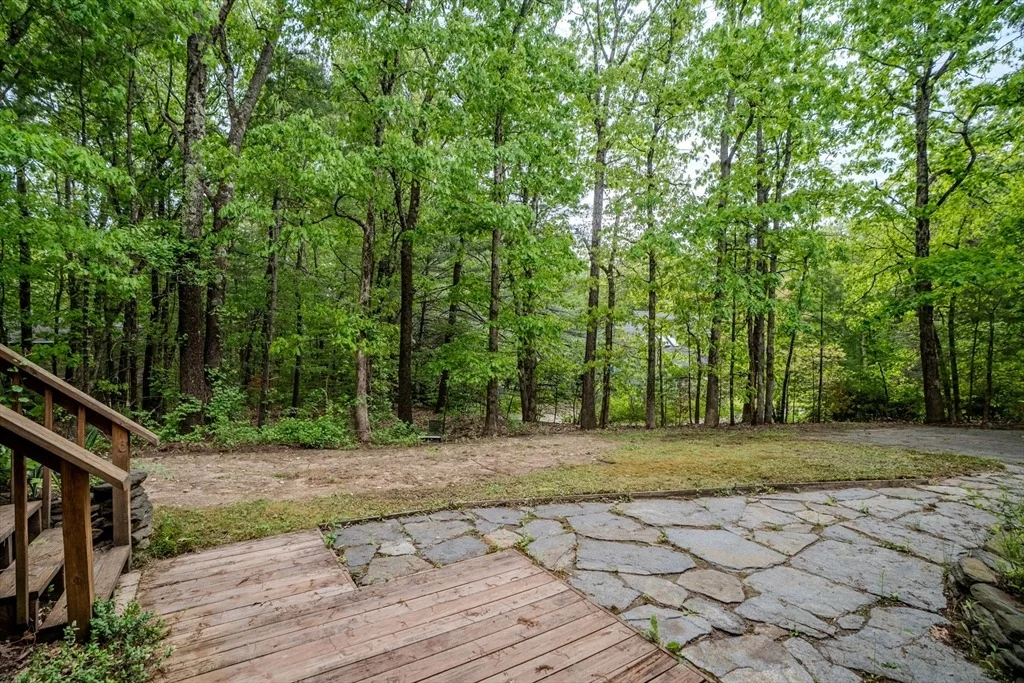 Photo of 102 Larkspur Dr