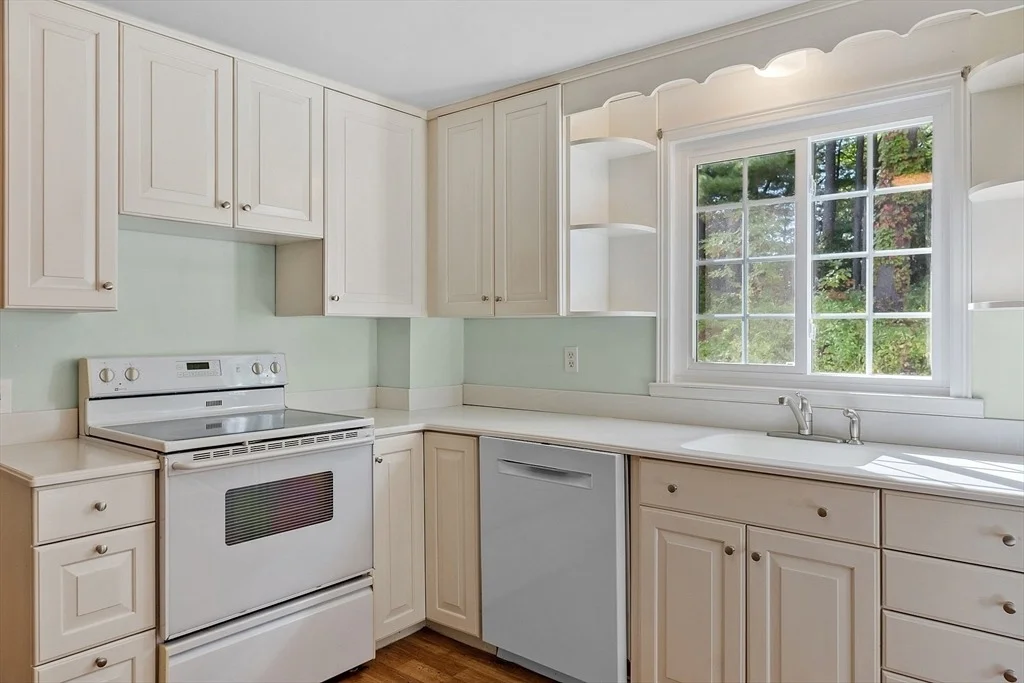 Photo of 31 Crestview Dr