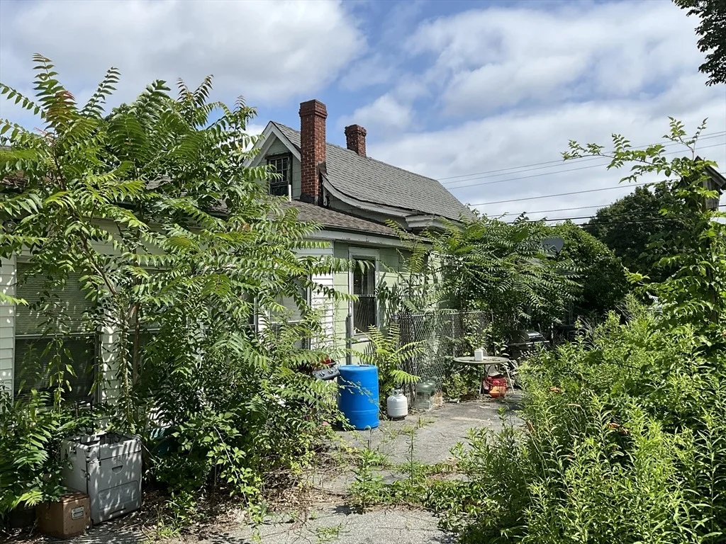 Photo of 640 Mammoth Rd