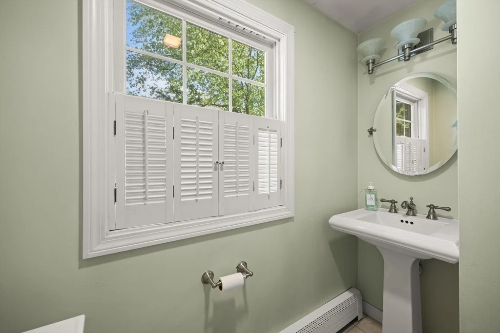 Photo of 8 Robinwood Dr