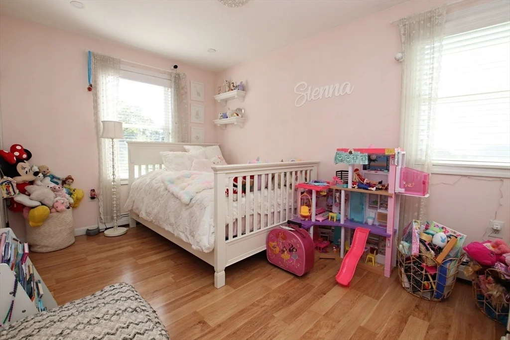 Photo of 27 Overlea Avenue