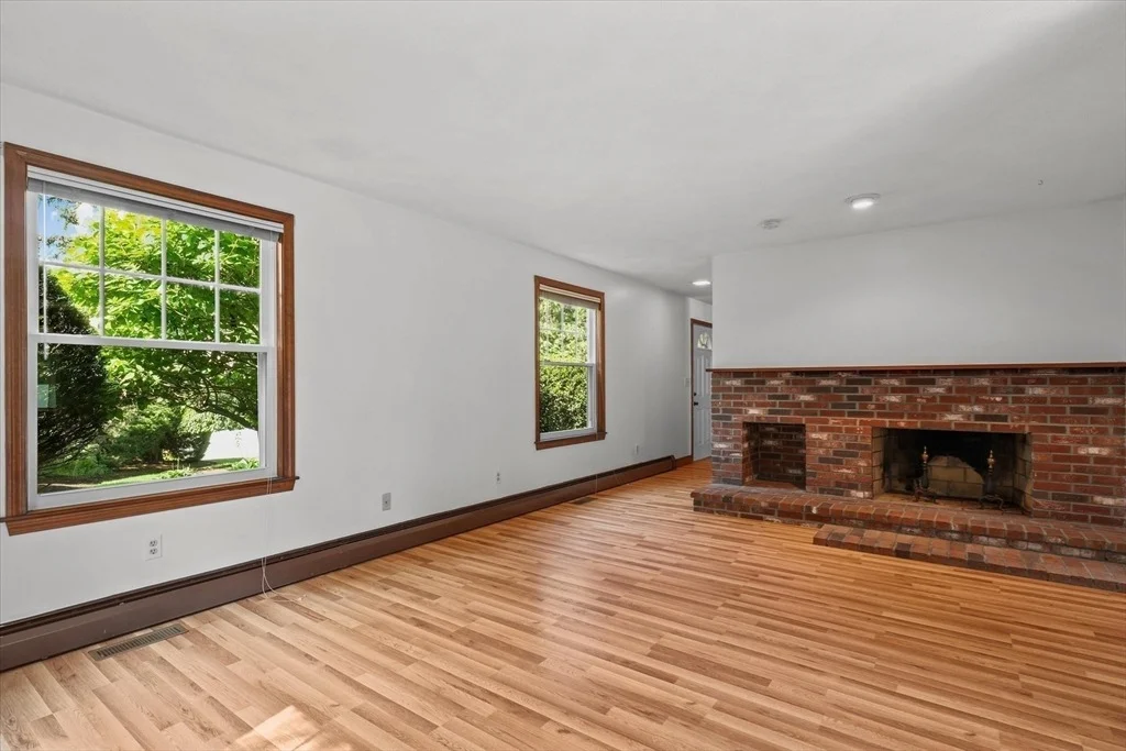 Photo of 85 Rosewood Dr