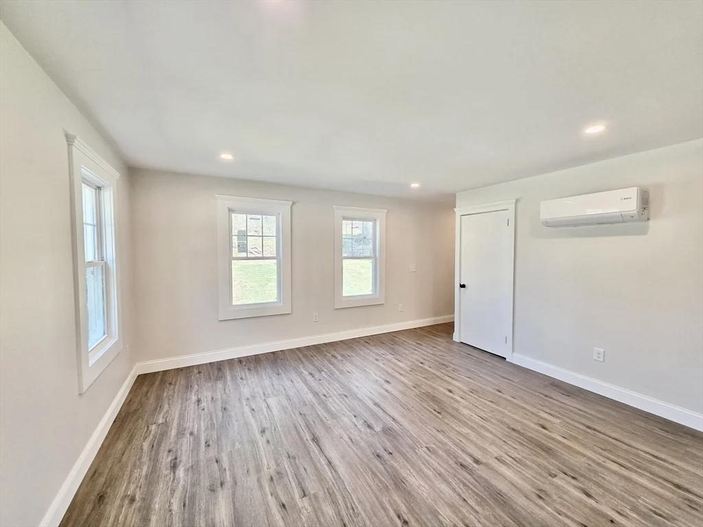Photo of 8 Wolf Hill Rd