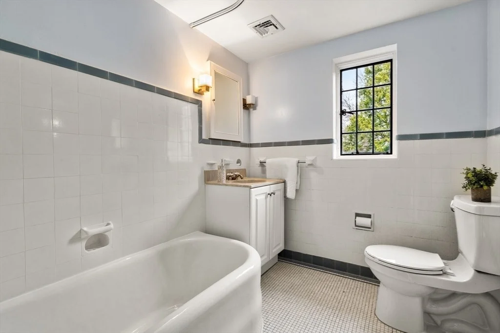 Photo of 8 Penniman Road