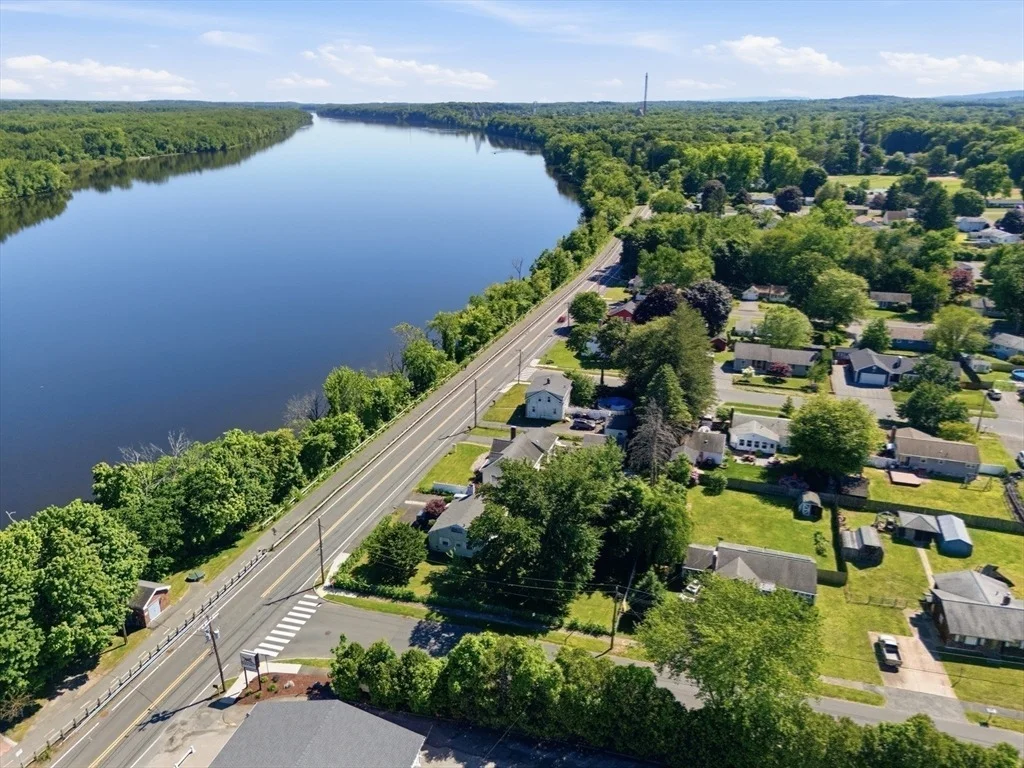 Photo of 375 River Rd
