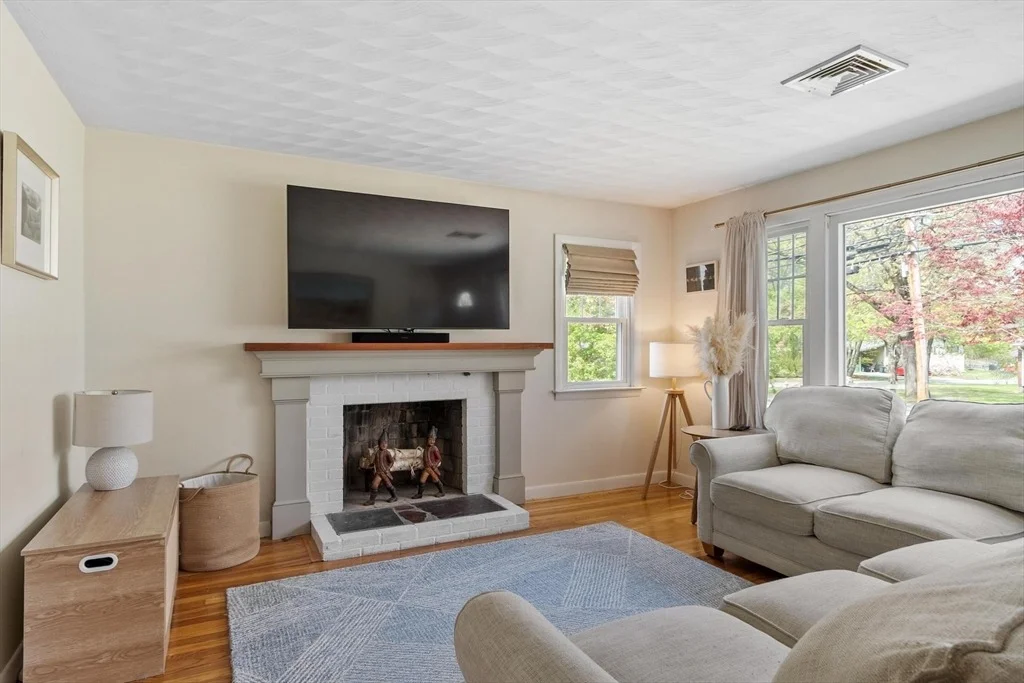 Photo of 123 Plain Rd