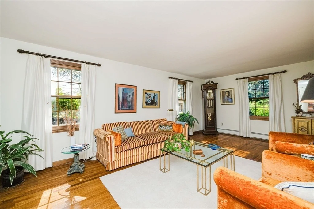 Photo of 146 Colonial Dr