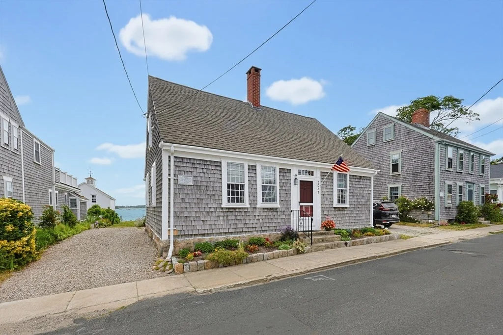 Photo of 2037 Main Rd