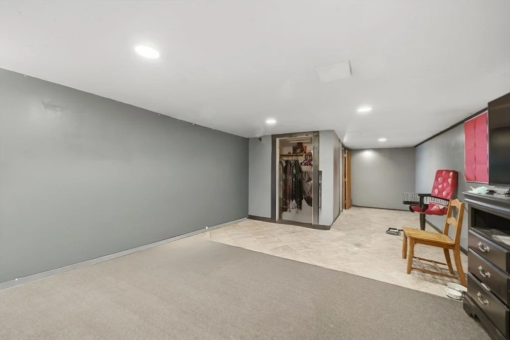 Photo of 767 Riverside Dr