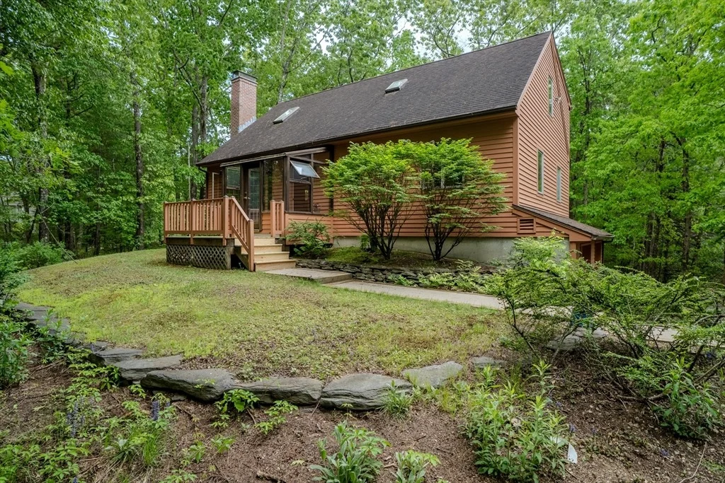 Photo of 102 Larkspur Dr