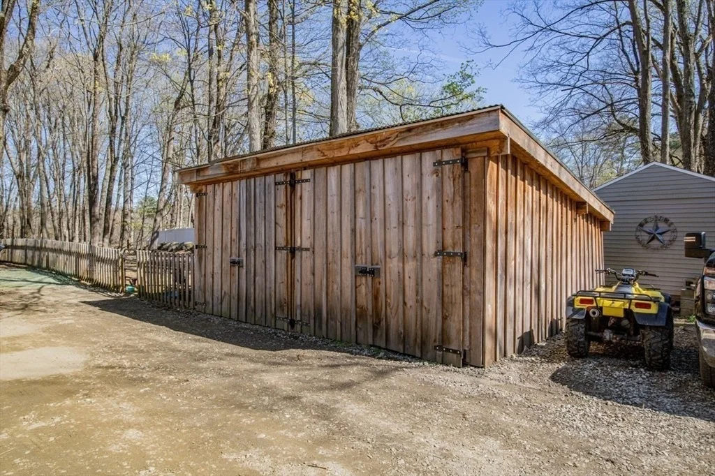 Photo of 3 Old Log Lane