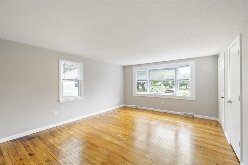 Photo of 28 Bog Hollow Rd