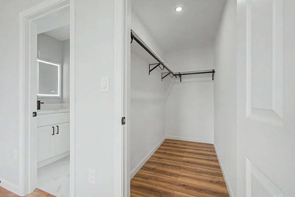 Photo of 298 King St