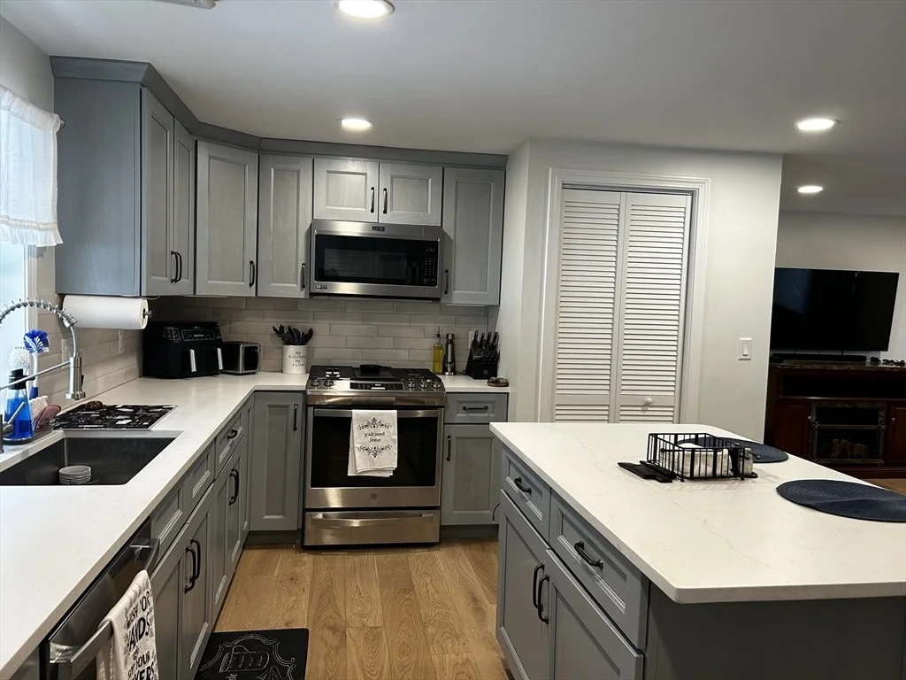 Photo of 30 Ruthellen Rd