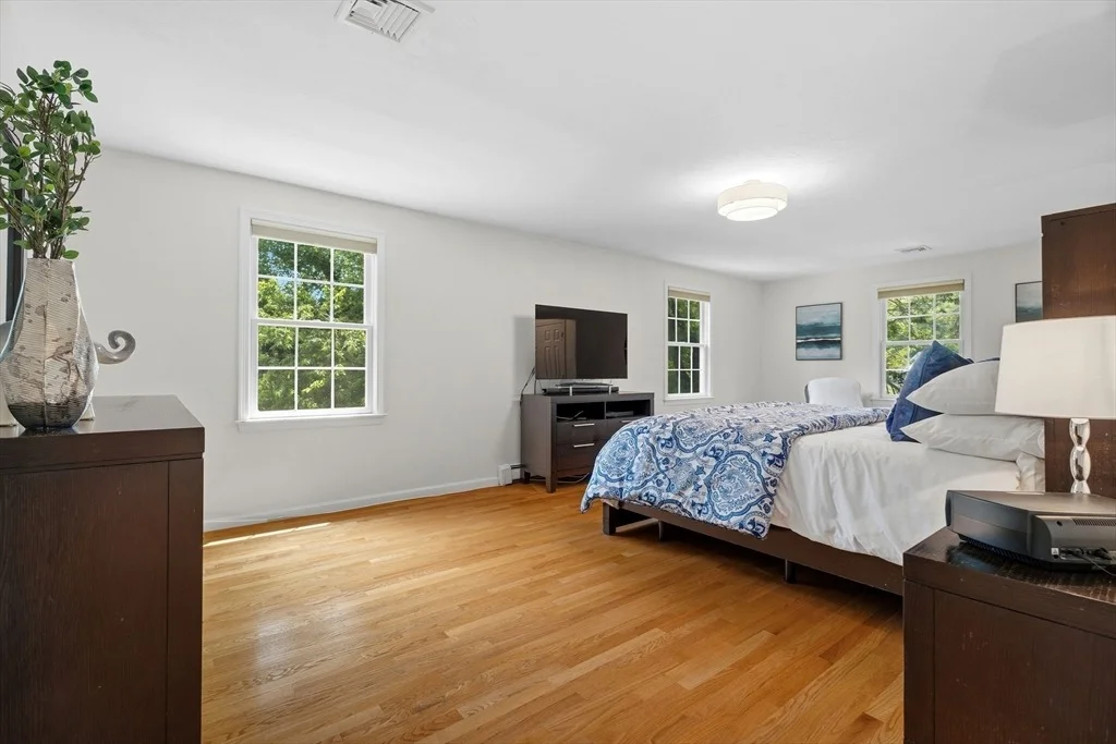 Photo of 876 Central Ave