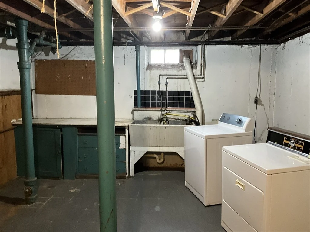 Photo of 14 Oakcrest Rd