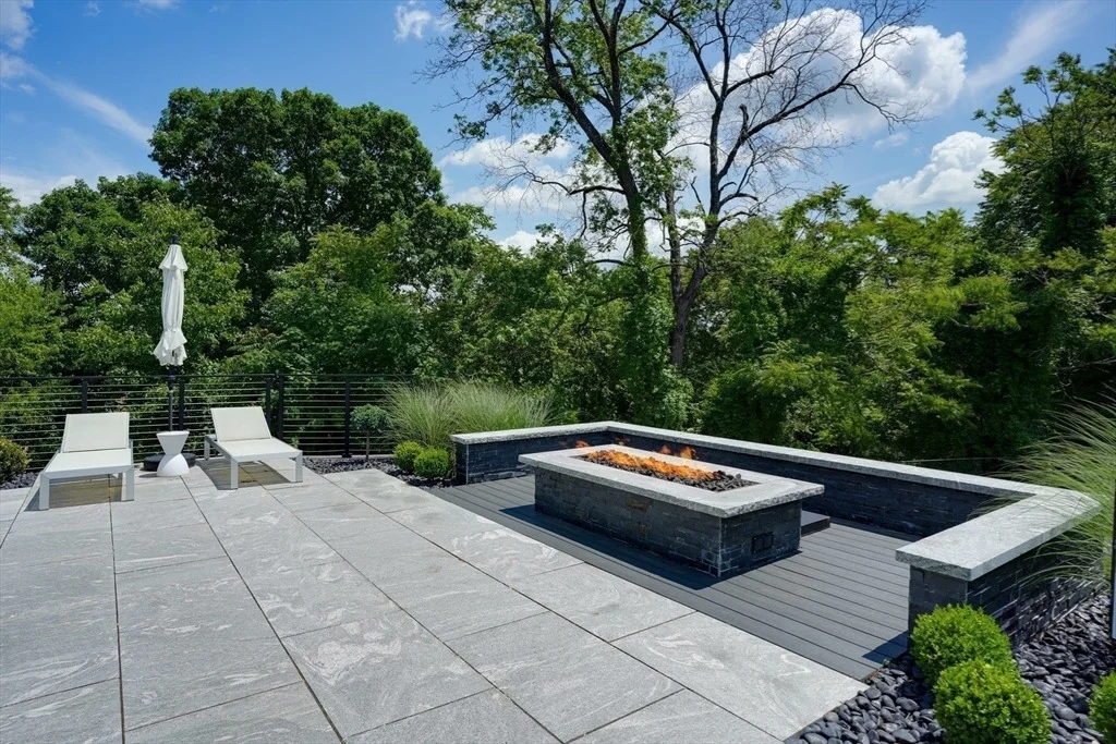 Photo of 556 Middle Road