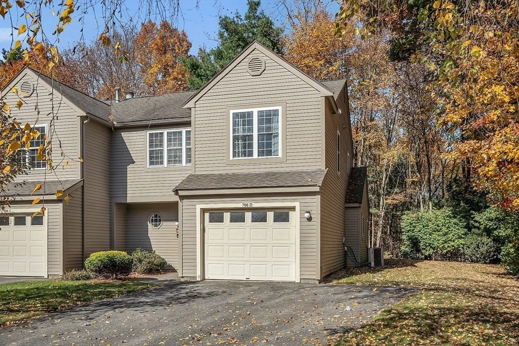 Photo of Unit D at 706 Ridgefield Cir