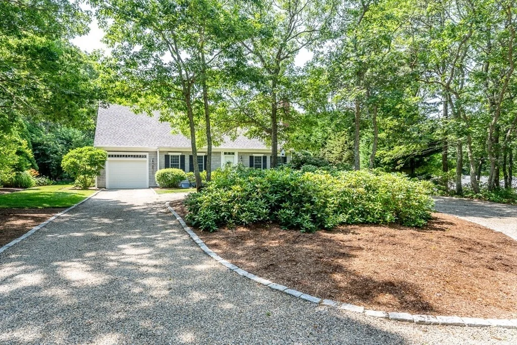 Photo of 8 Macandrew Dr