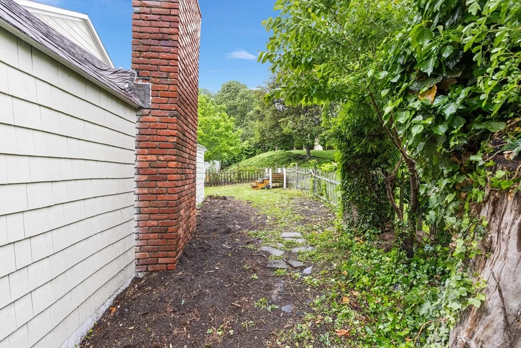 Photo of 136 Locust Way