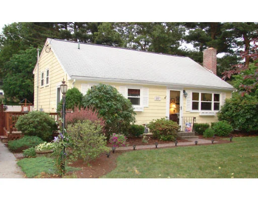 Photo of 697 Pond St