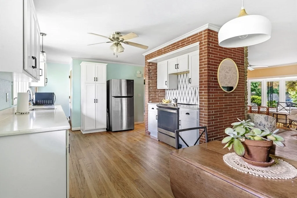 Photo of 6 Valley Ln