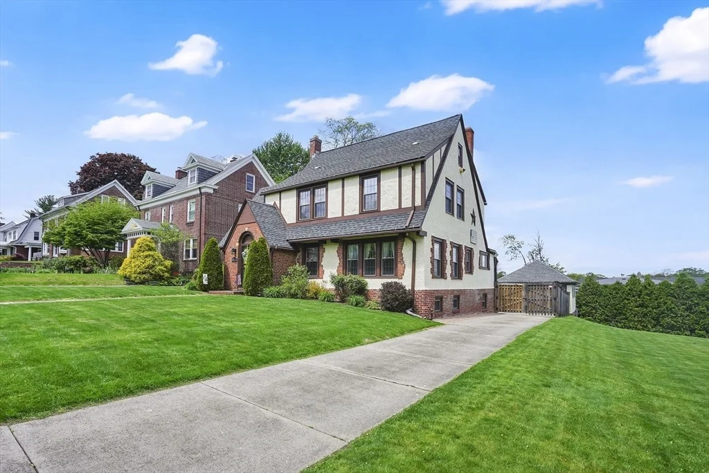 Photo of 146 Bellevue Ave