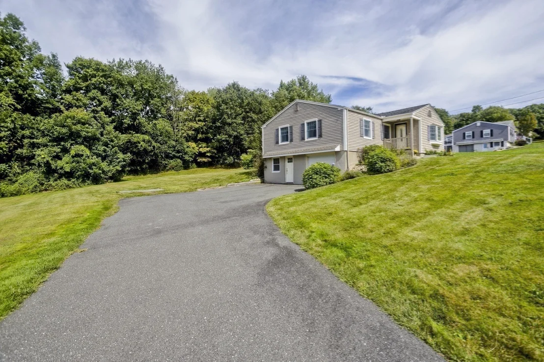 Photo of 14 Echo Valley Dr