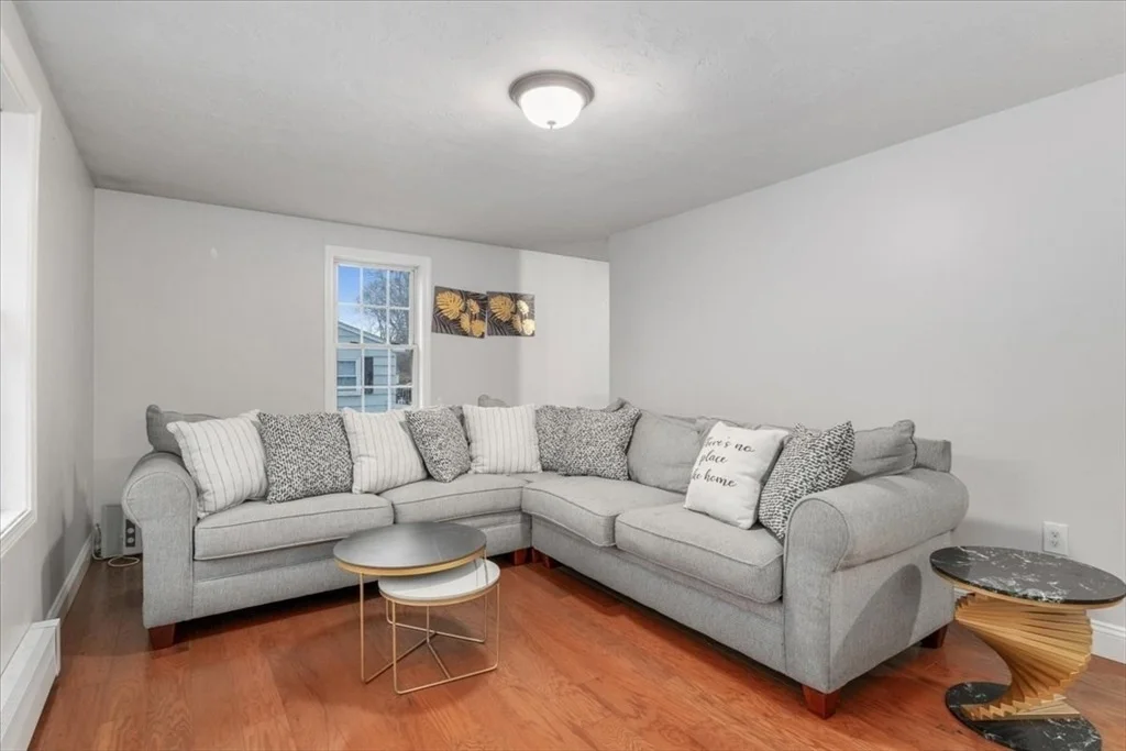 Photo of 122 Lazel Street