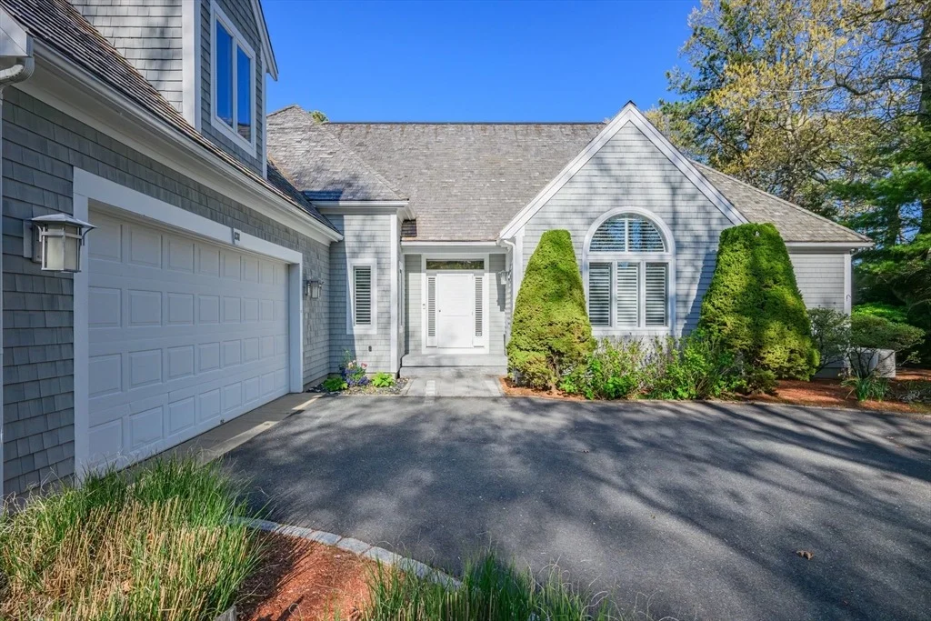 Photo of 131 Dunrobin Road