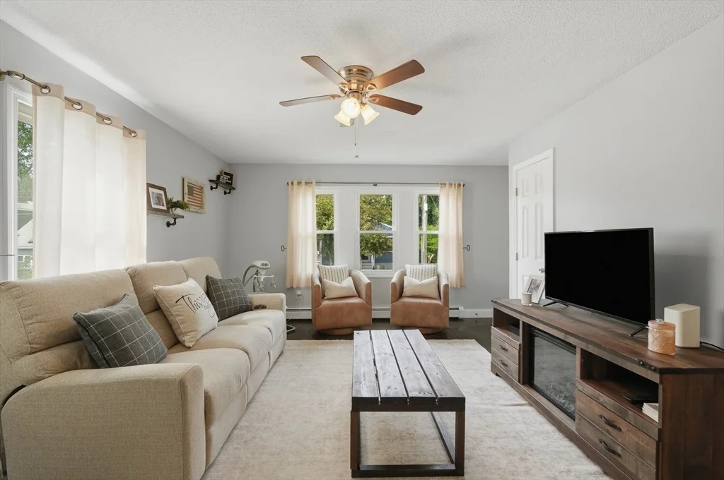 Photo of 134 Hathaway Commons Rd