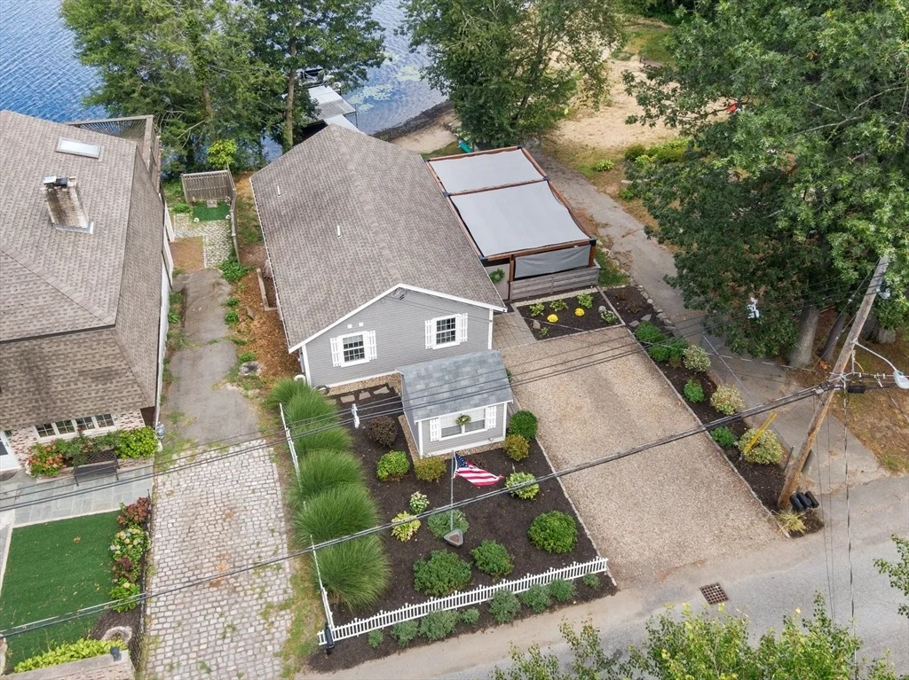 Photo of 91 Lakeshore Drive