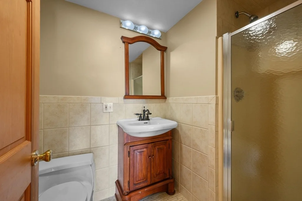 Photo of 42 Cayuga Ave