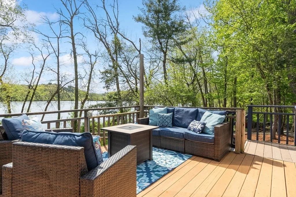 Photo of 21 River Rd