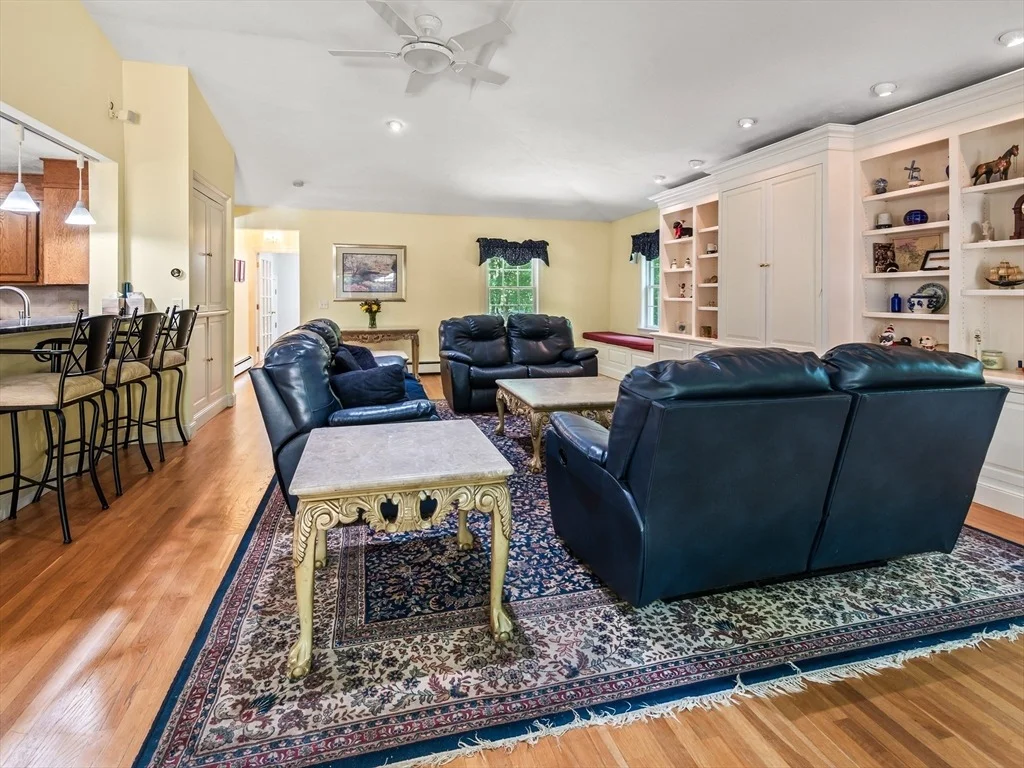 Photo of 14 Running Brook Cir