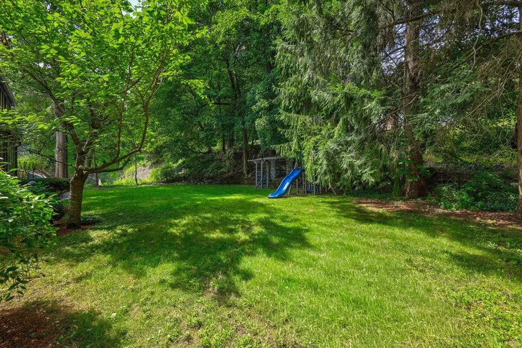 Photo of 6 Old Brook Dr