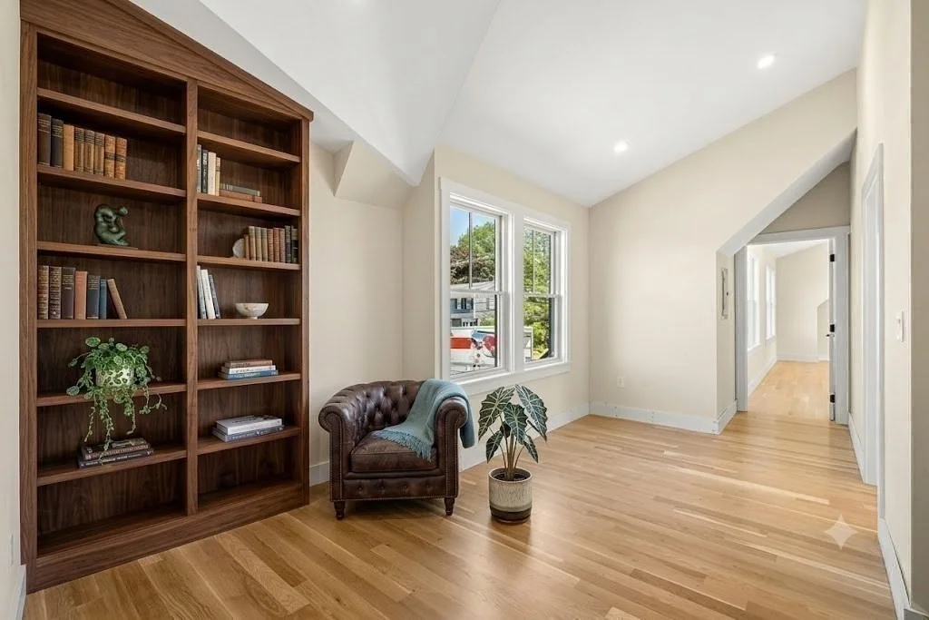 Photo of 10 Naugus Ave